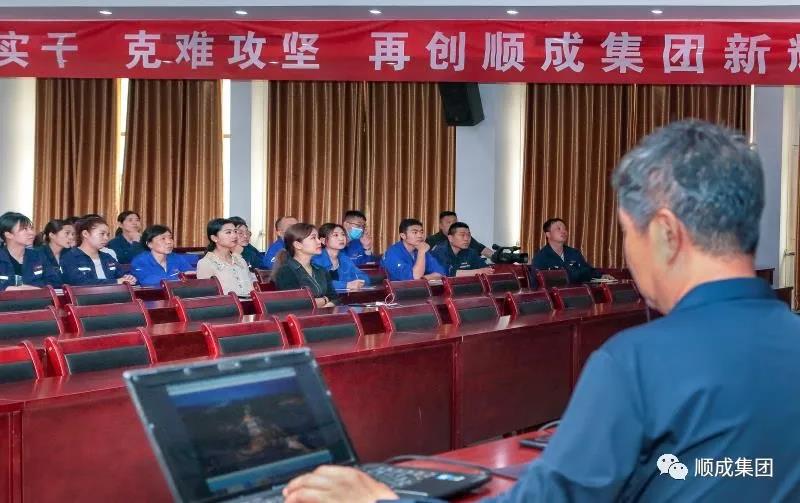 河南环亚集团集团举行通讯员摄影手艺培训班